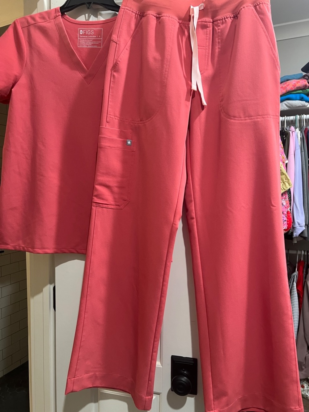 Figs pulmonary pink set, size small, EUC